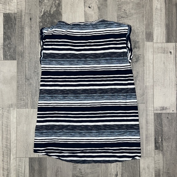 GAP - Picture 3 of 3